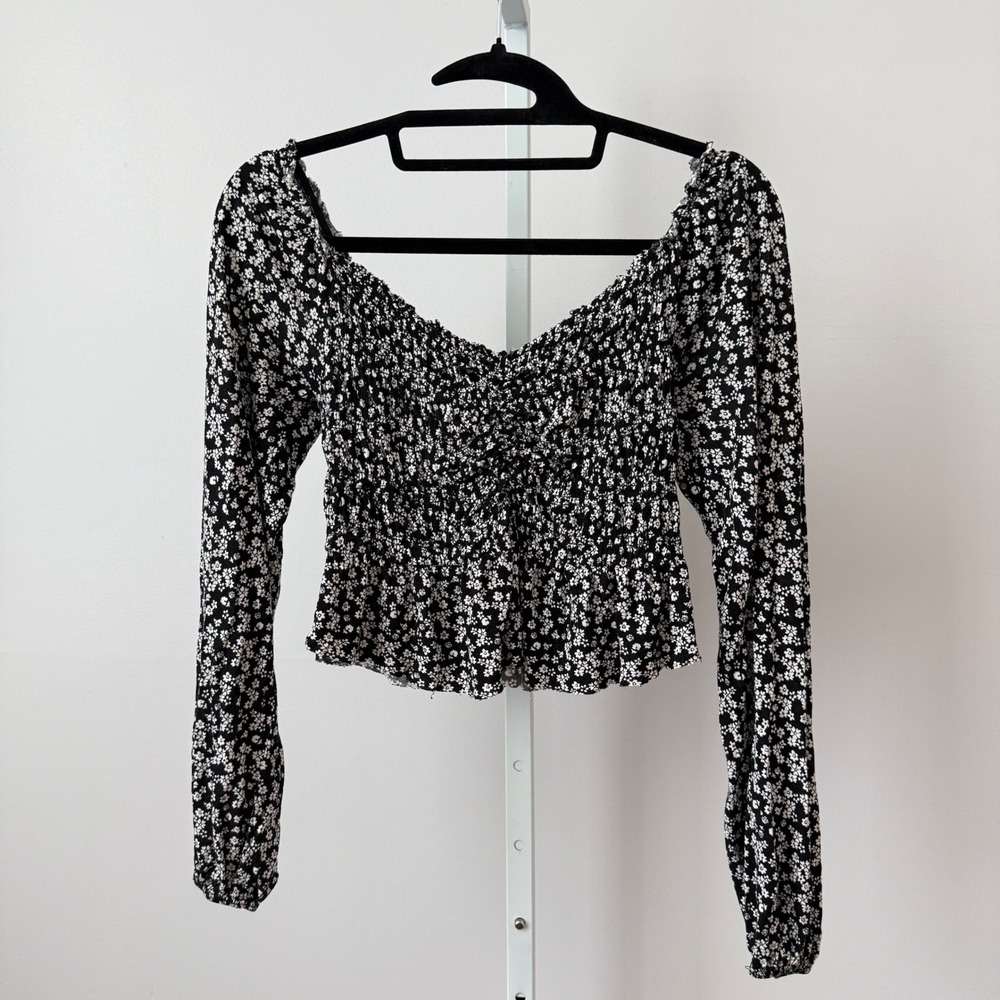 Urban Outfitters sz S Black Floral Smocked Long Sleeve Crop Top‎ Cottage boho